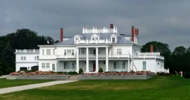 Slate roofing, copper guttering by Slate and Copper Services in Portsmouth, Rhode Island and Easton, Connecticut, serving Fairfield County, Providence, coastal RI, and South Coast, MA.