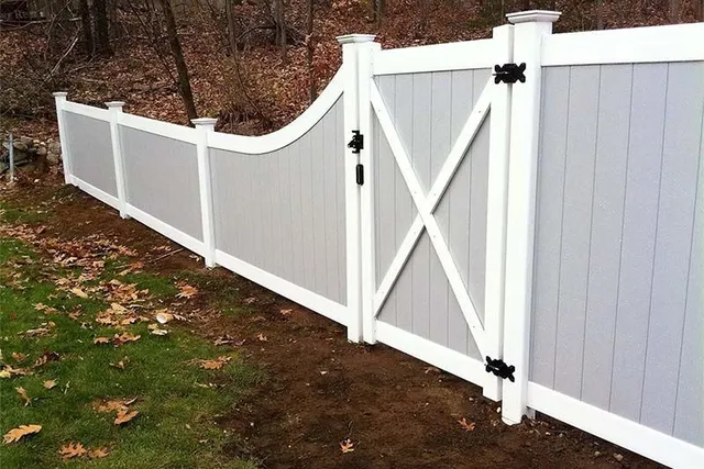 White vinyl fence under lifetime warranty