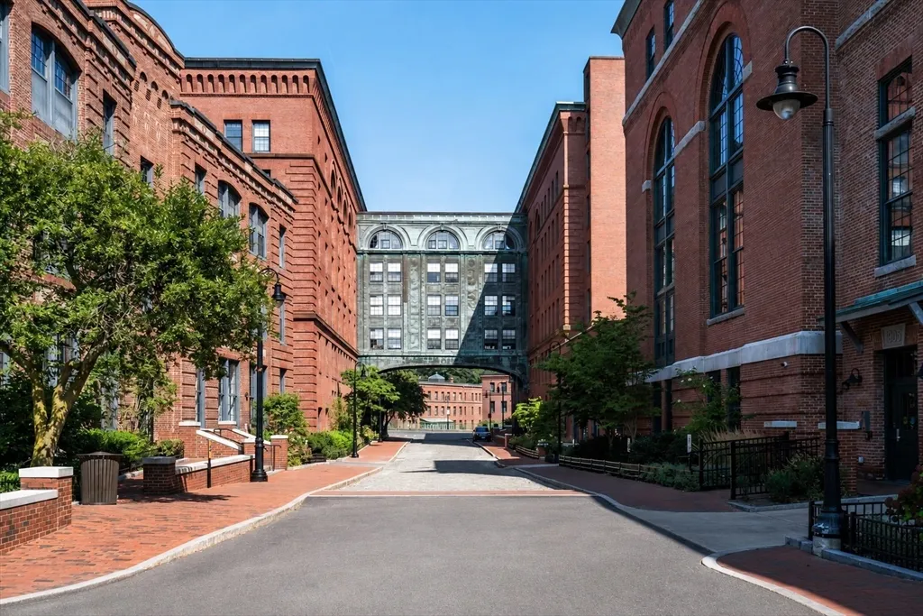 1243 Adams Street # 303