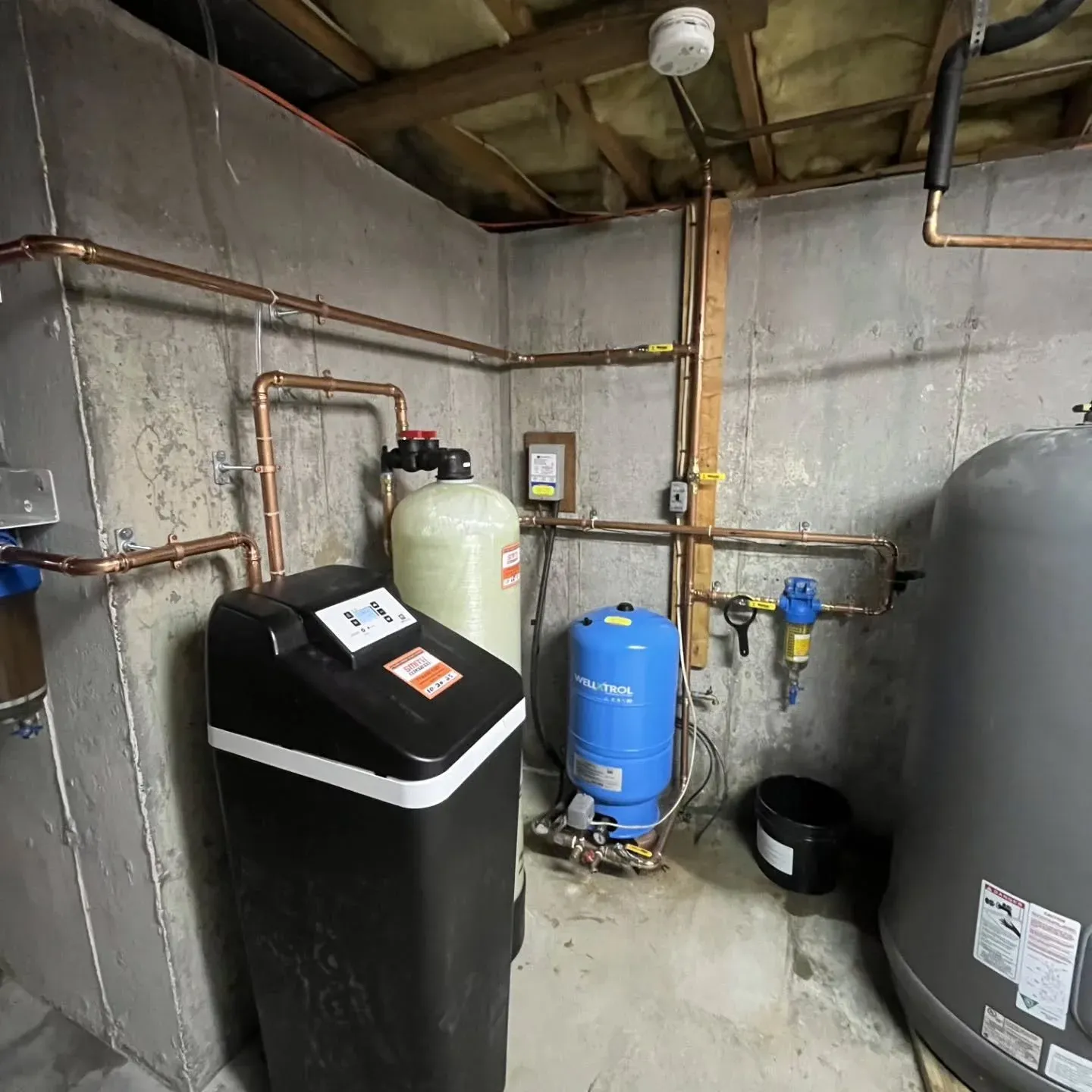 Installation of a whole home filtration system on a well-fed home. Installed a brine tank filled with gravel and calcite media to combat the low pH levels in the water as well as a single cabin 30k grain water softener supplier by @waltermorris_co  a