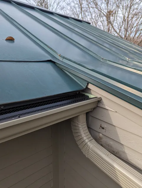 Neathawk Seamless Gutters work photo