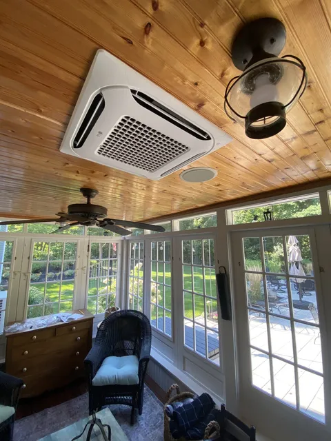 Ceiling-Cassette in a Sunroom