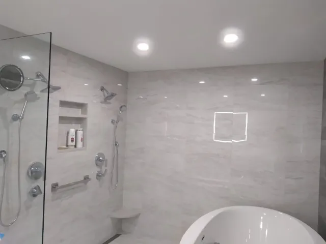 High end bathroom, recessed light fixtures