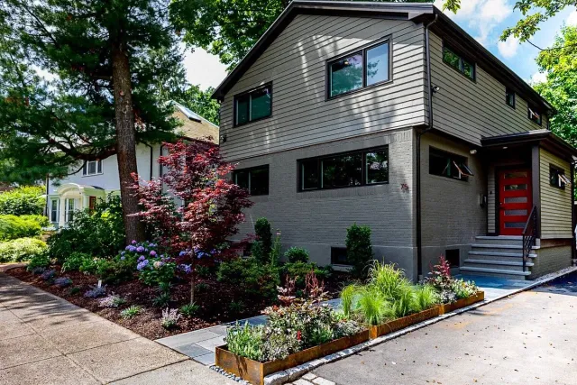 front_of_house_new_plantings__1_of_1_.jpeg