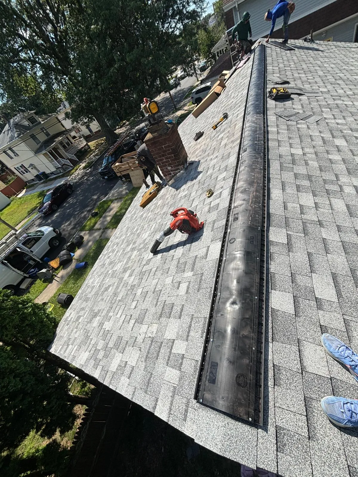Roofing team getting to work