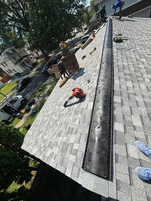 Roofing team getting to work