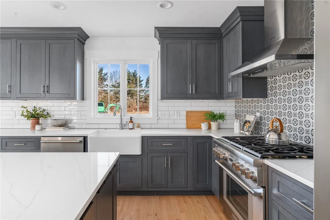 middletown-ri-prospect-kitchen-renovation-gray-cabinets-tile-backsplash