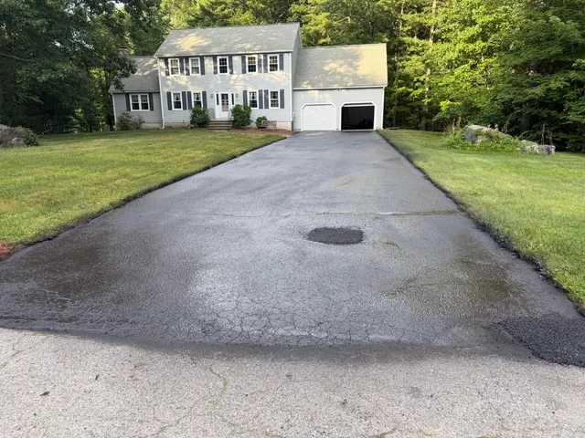 Tyngsboro, MA Driveway Sealcoating and Asphalt Repair