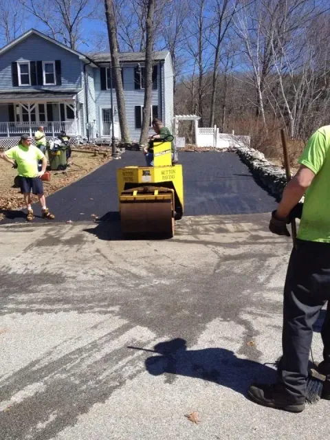 Asphalt paving