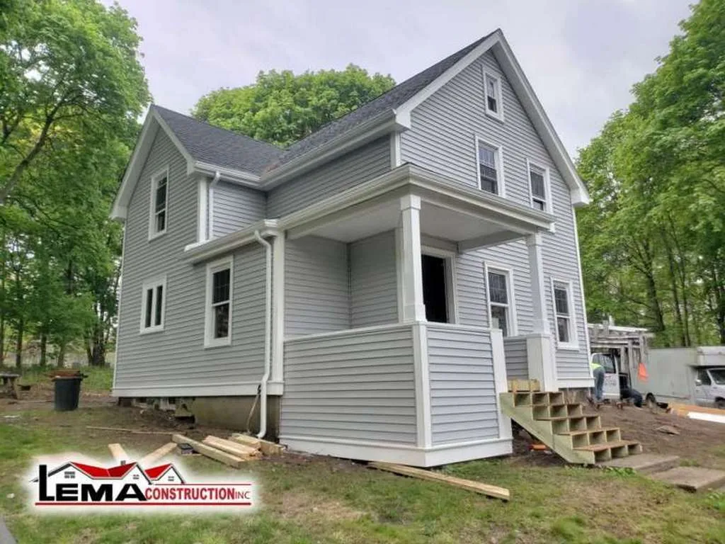 Siding and gutter installation (After) - Image