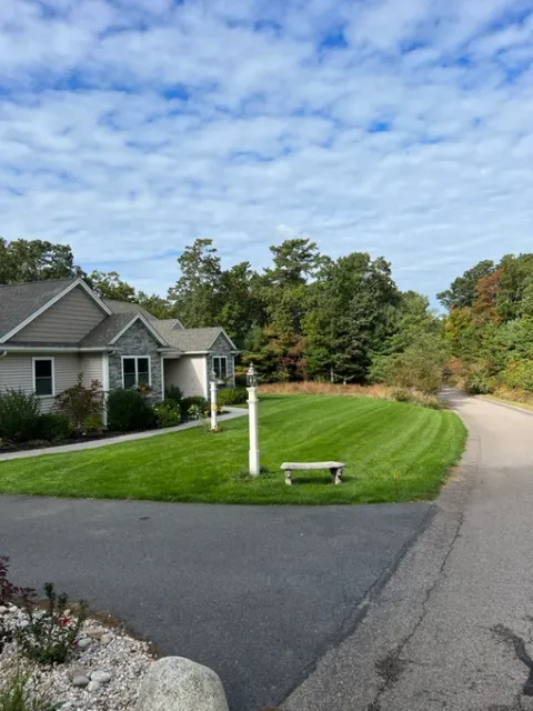 work photo from lawnsbyroyalty.com