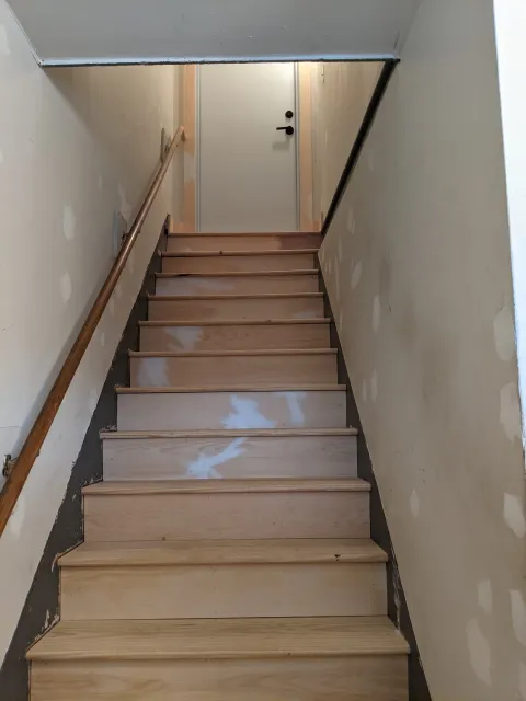 STAIR TO UNIT B.jpg