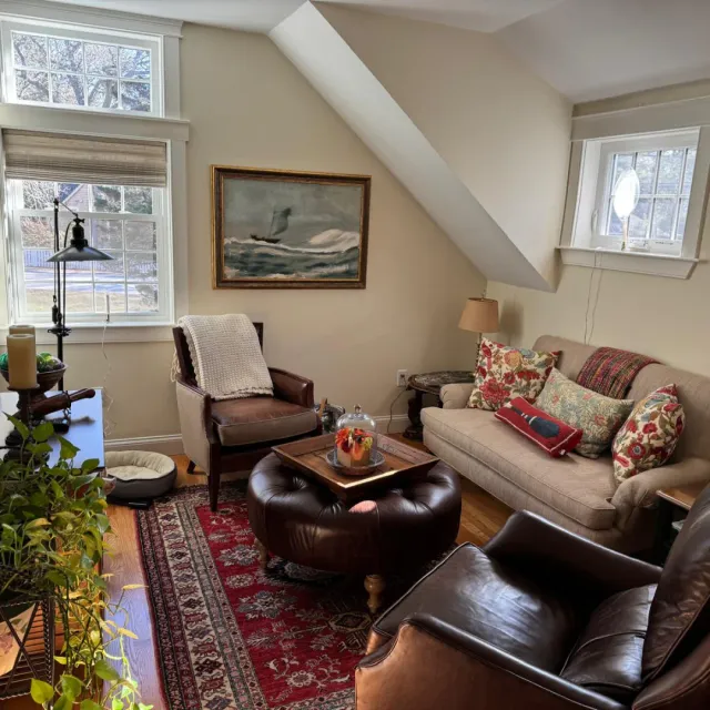 Clean and organized sitting room after professional cleaning service