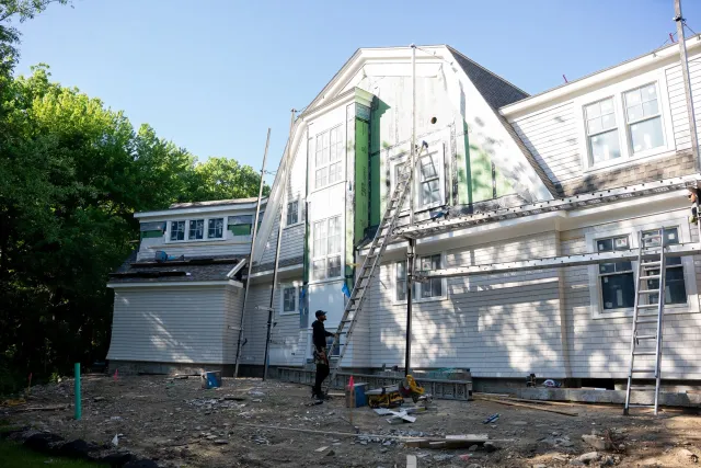 A few weeks can make a big difference 🔨

When we first shared this custom build, the exterior was still wrapped and in the early stages. Fast forward to today, and the transformation is well underway:

✔️ Exterior finishes are taking shape 
✔️ Archi
