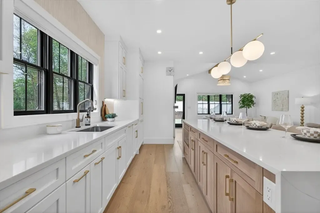 71 Cloverdale Rd, Newton, MA 02461