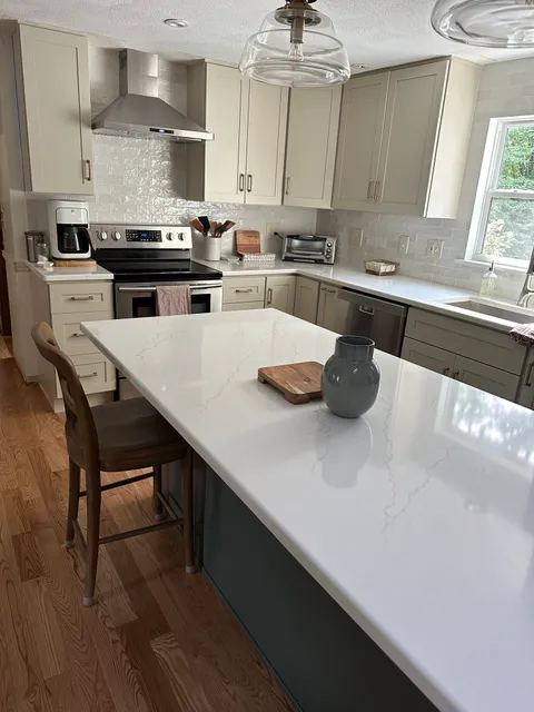 LP Custom Countertops & Cabinetry work photo