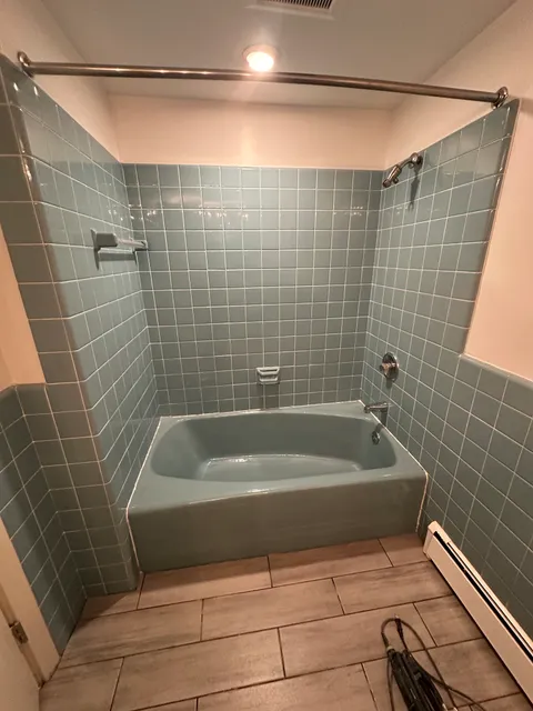 Superior Bathtub Refinishing work photo