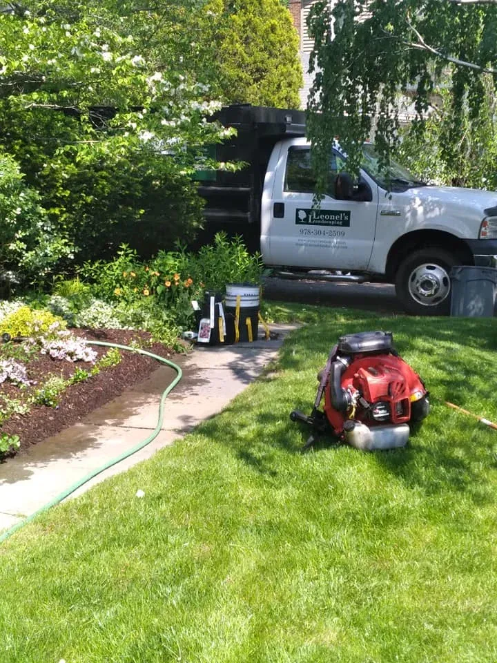work photo from leonels-landscaping.com