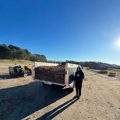 Trailer filled after a leaf cleanup