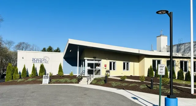 Commercial building with maintained lawn and planting beds