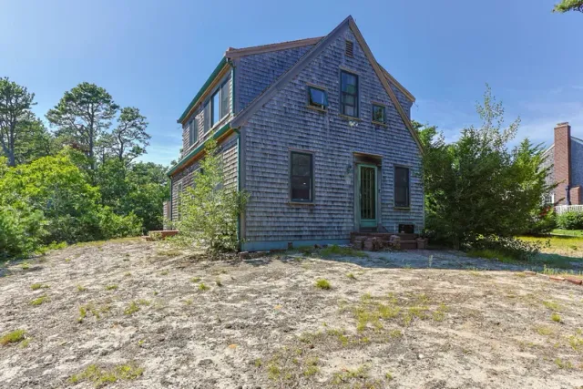 Wellfleet MA Single Family Home For Sale: $945,000