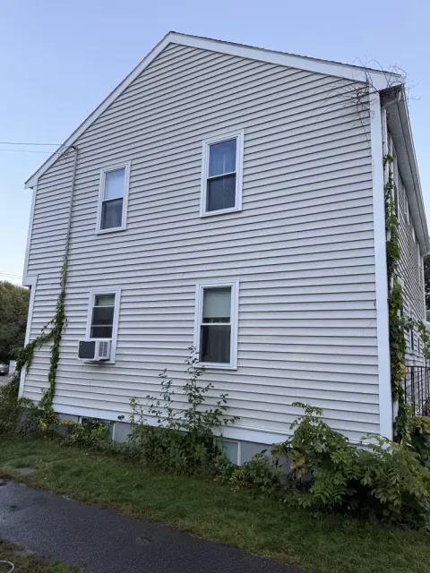 The same siding after a Callahan soft wash