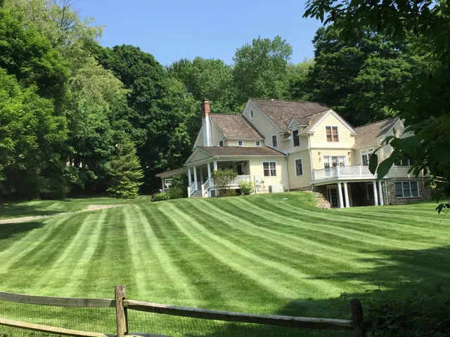 HAPPY GRASS LANDSCAPING AND LAWN CARE work photo