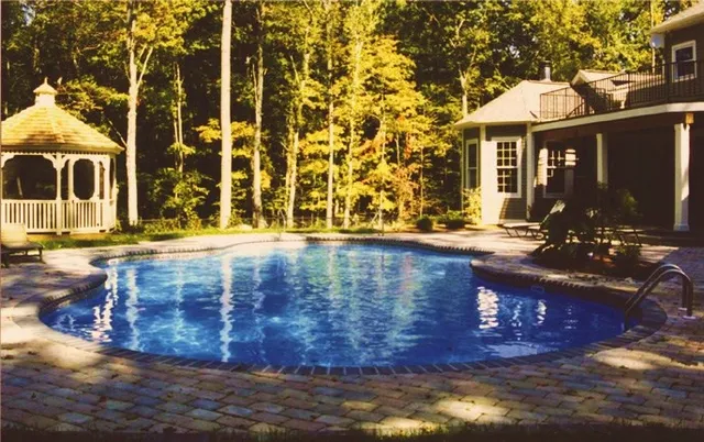 work photo from a-1poolsandspas.com