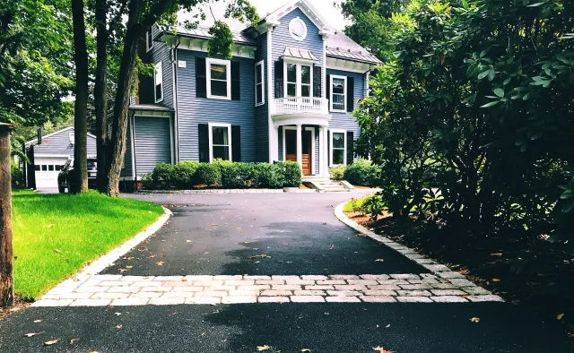 wellesley-driveway-asphalt-pavement-cobblestones (1).jpg
