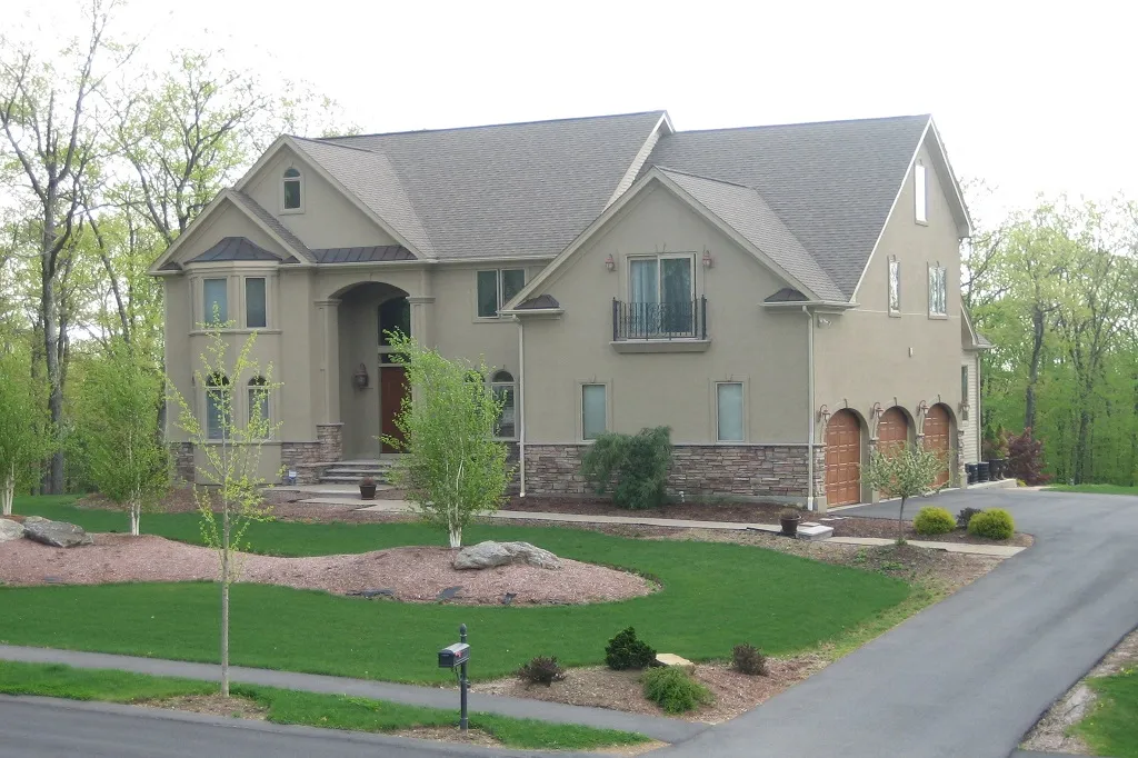 Exterior Slide Pic 3