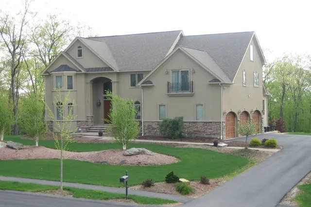 Exterior Slide Pic 3