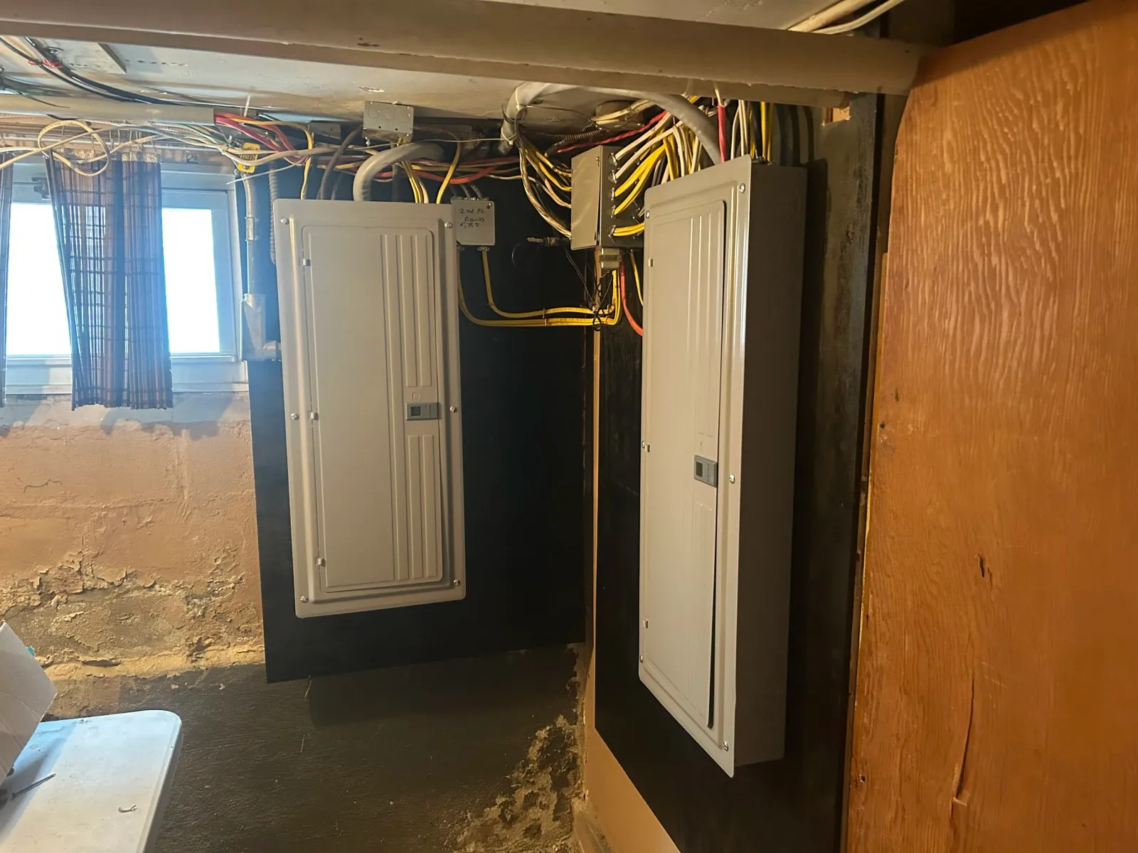400 AMP SERVICE WITH 200 AMP PANELS