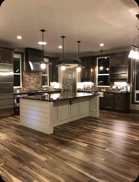 Shiplap island, dark scheme — Reno Art Construction project