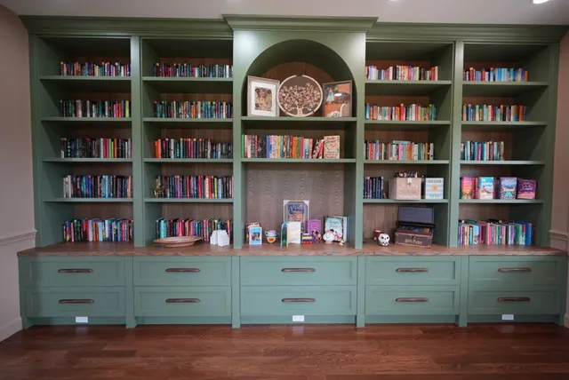 A custom library designed to be the centerpiece of the home.  #CustomLibrary #BuiltIns #CustomCabinets #LuxuryInteriors #HomeLibrary CabinetMaker