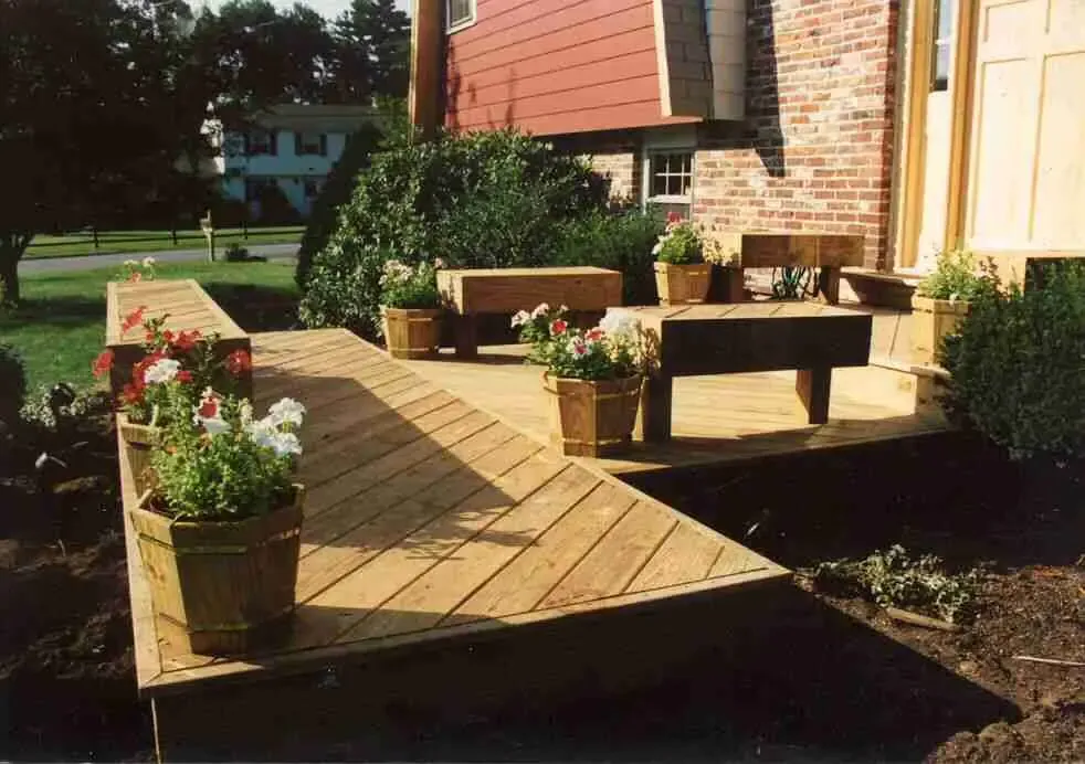 work photo from justdeckscarpentry.com