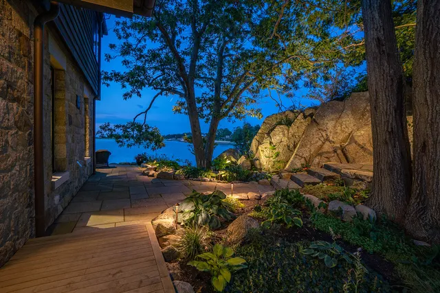work photo from northernoutdoorlighting.com