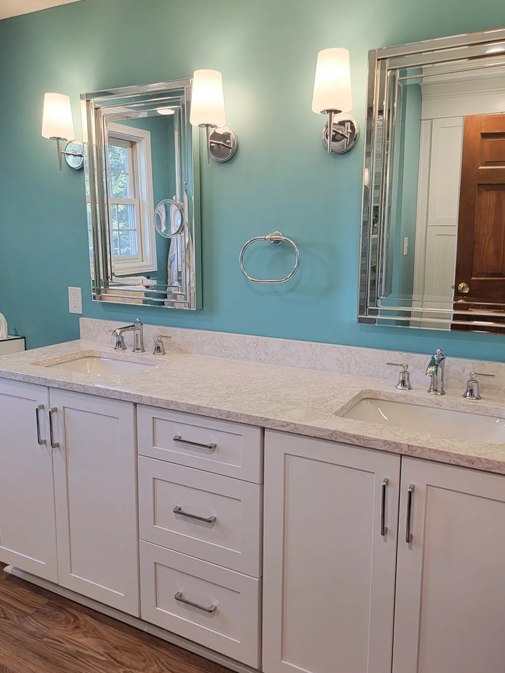 Best bathroom remold, Pittsburgh, PA. Double vanity & linen closet made by Fabuwood. Cambria Quartz – Hermitage countertop. Glazzio mosaic tile.