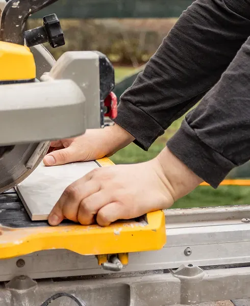 Jack cutting tiles