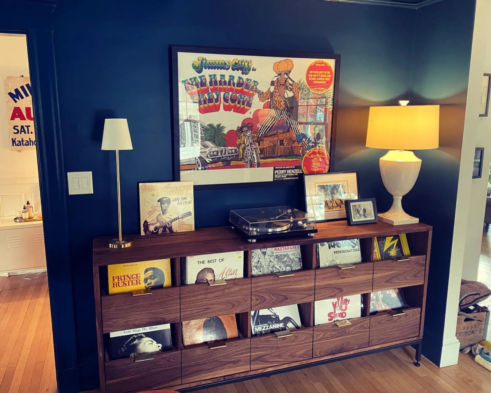 Walnut Record Console 002.png