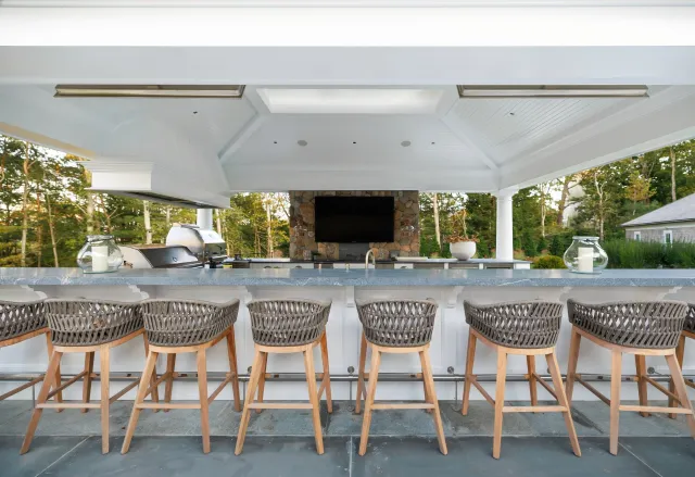 outdoor-bar-seating.jpeg
