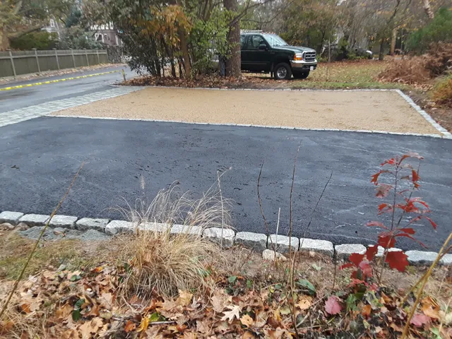 work photo from asphaltdrivewaysolutions.com