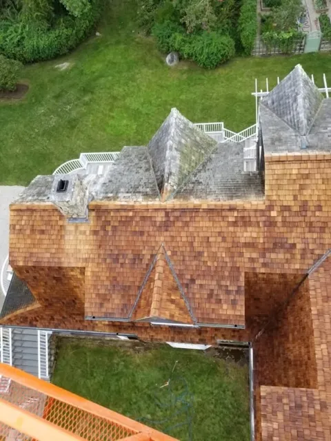 work photo from pressure-washing-rhode-island.com