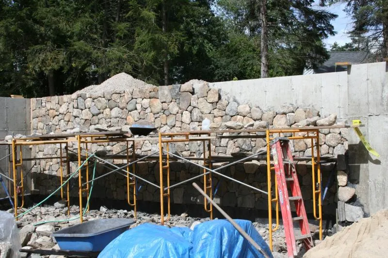 Stone veneer foundation