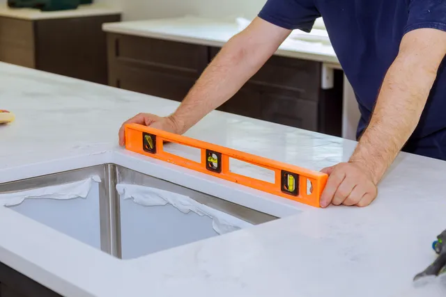 Image of countertop installer, link goes to services
