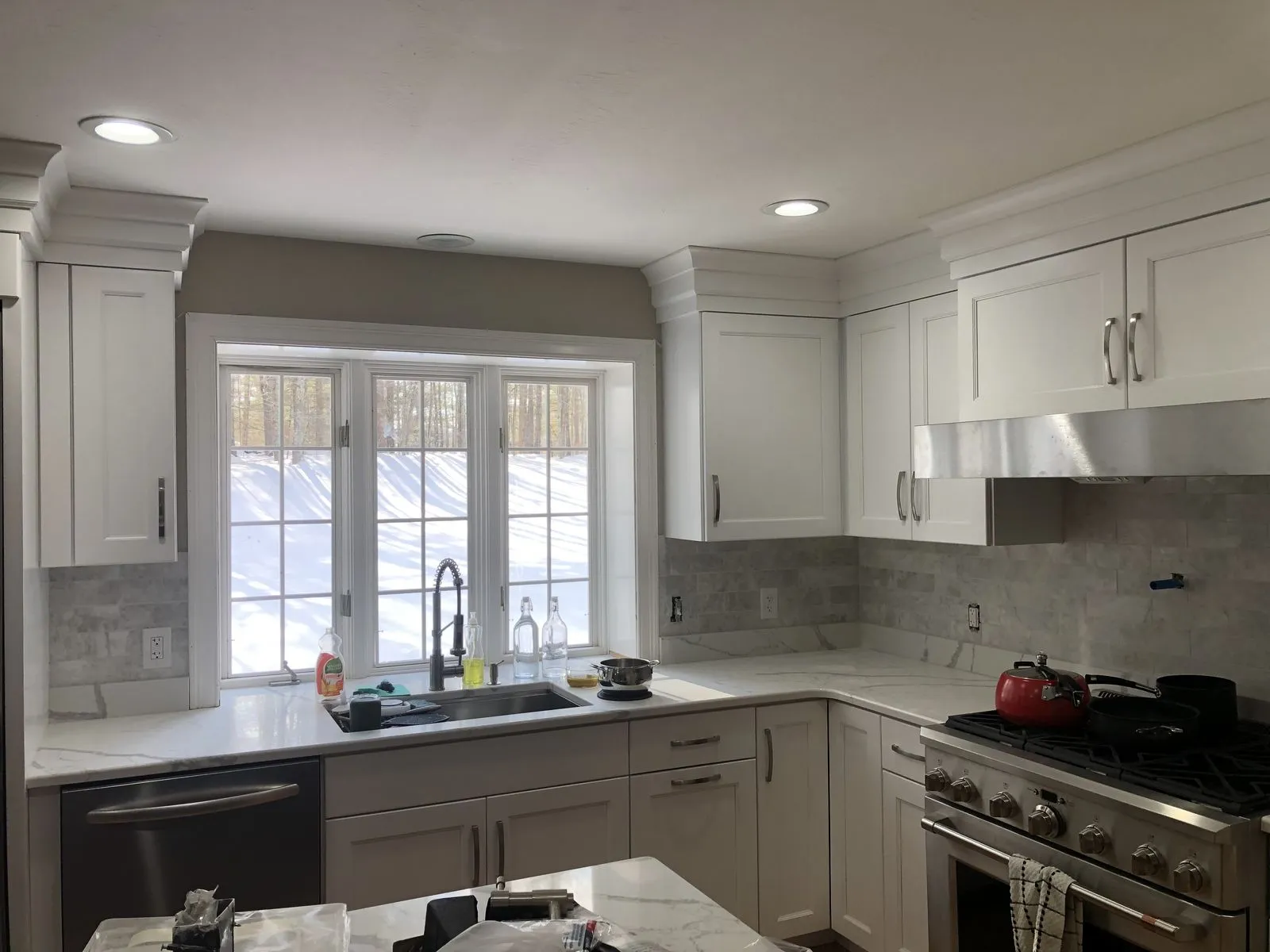 White shaker kitchen