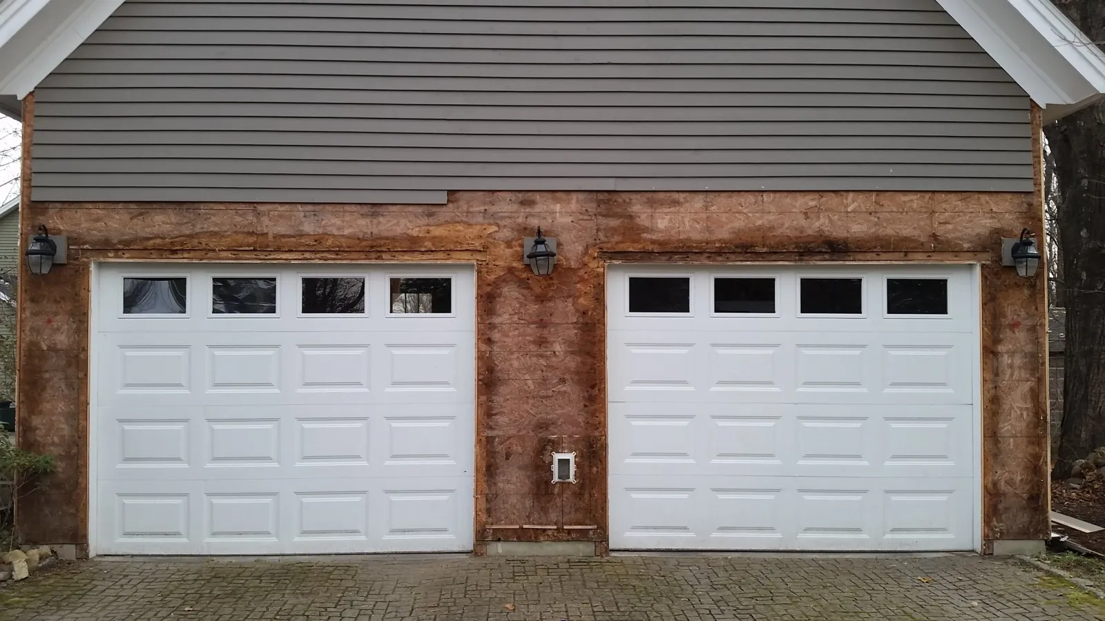 garageSidingBefore.jpg