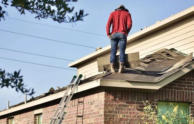 roofer-on-roof_edited.jpg