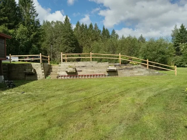 work photo from patriotfencecompany.com