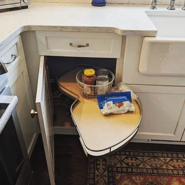 Wouldn&rsquo;t you love to easily see what&rsquo;s in your cabinets? Let us help make life a little easier!
#organizedcabinets #organizedkitchens #cabinetstorage