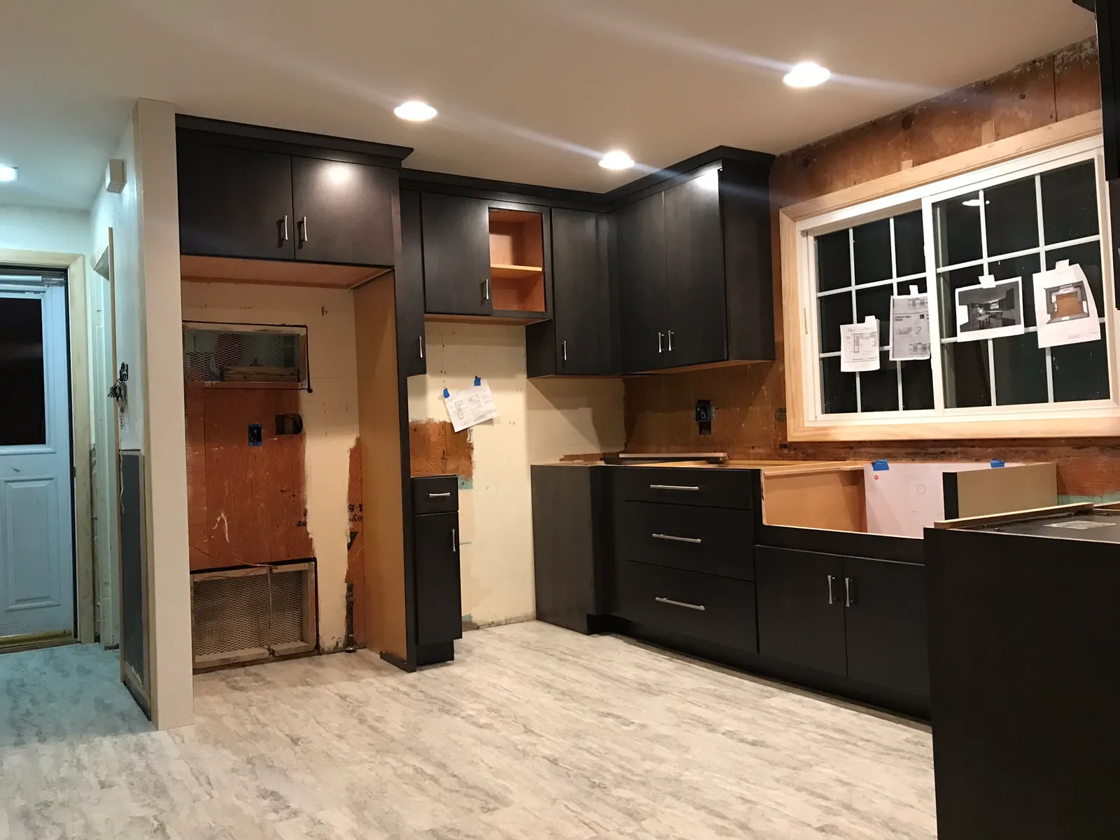 Kitchen before remodeling — photo 2